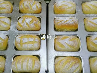 17、全麦黑提面包,烤好的