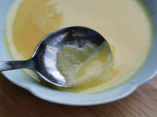 12、南瓜布丁,撇去浮沫。