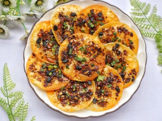 10、饺子皮辣酱饼,超级爽！