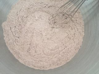 4、大蘑菇头面包,搅拌均匀