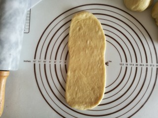 7、土司面包,擀面杖擀成牛舌状