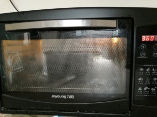 12、土司面包,放入预热好的烤箱，160度，35分钟