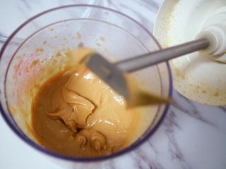 11、宝宝花生酱（无盐）,打磨时候你会发现边角会有干花生粉