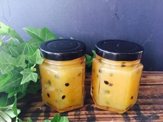 15、百香果雪梨酱,还看得到百香果的籽。