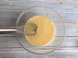 5、旺仔蛋挞,搅拌均匀