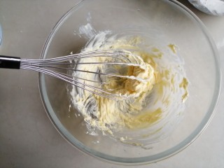 3、金酥粒蓝莓爆浆蛋糕,搅拌开