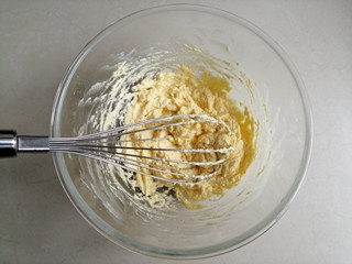 7、金酥粒蓝莓爆浆蛋糕,每加入一次吸收好之后，再加入下一次