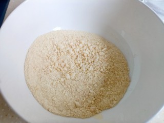 3、酸奶慕斯蛋糕,像这个样子差不多就可以了。