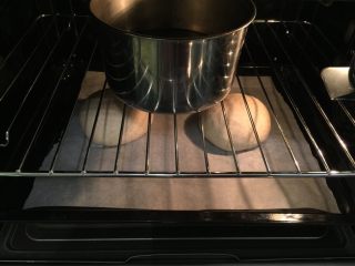 10、瑞士黑面包,烤箱启动发酵程序,设置35度湿度70%(放一碗热水)40分钟