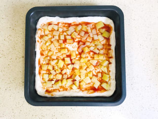 22、培根火腿披萨,平铺上土豆块