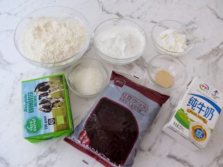 1、麻薯豆沙饼,准备好材料