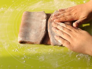 12、网红脏脏包,左右各向中间折叠