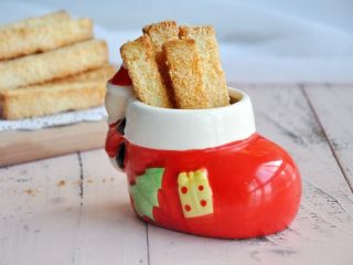 21、黄油椰蓉吐司条, 香酥可口，做零食相当不错。