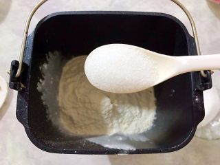 5、最爱面包+面包机版杂果干吐司,加入10g细砂糖