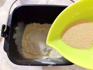 6、最爱面包+面包机版杂果干吐司,加入2g酵母