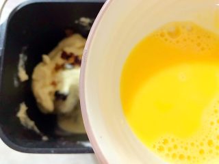 16、最爱面包+面包机版杂果干吐司,加入25g鸡蛋液