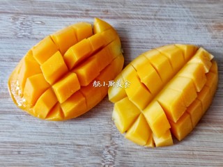2、芒果酥,芒果切肉粒