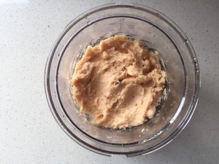 4、蔬菜鸡肉肠,搅打成泥