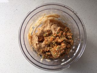 6、蔬菜鸡肉肠,再加入搅碎的蔬菜