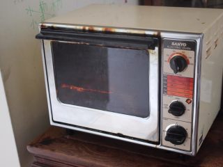 14、一口钟情奶油泡芙????,放到烤箱里23-25分钟（这是按照我的烤箱，你的有可能会需要更长或更短的时间，每五分钟看一下哦）