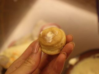 21、一口钟情奶油泡芙????,在里面几点奶油