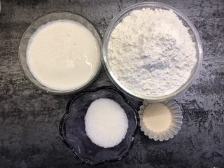 1、松软奶香白馒头,准备好所有食材