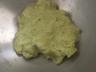 5、青蛙挤挤包,揉面机揉至面团