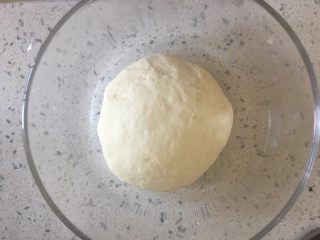 12、青蛙挤挤包,揉成面团放置冰箱里醒一会