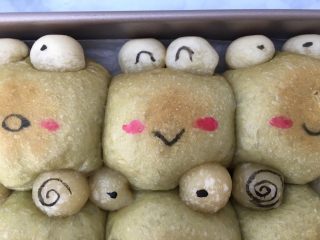 15、青蛙挤挤包,出锅后画上表情