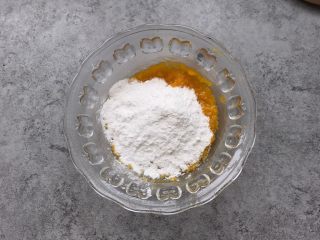 5、南瓜糯米糍,30g澄粉放进去