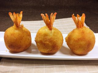 13、土豆虾球,再来一张成品图。