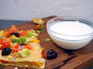 28、墨西哥薄脆饼配牛油果番茄莎莎,调配好