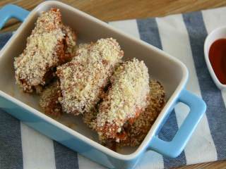 7、微波炉烤鸡翅—简单易学零失败的小零食,怎么样?做起来非常简单吧~