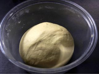 4、抹茶豆大福软欧,发酵以后变大2倍了╰(*´︶`*)╯♡