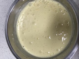 4、春暖花开~懒人奶油纸杯蛋糕约起来哦~,高速打3-5分钟左右，打发至3倍左右