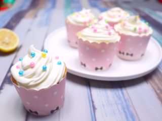 16、春暖花开~懒人奶油纸杯蛋糕约起来哦~,孩子喜欢