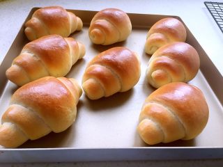 21、黄油面包卷,180度，烤16分钟出炉（放中下层或者中层）