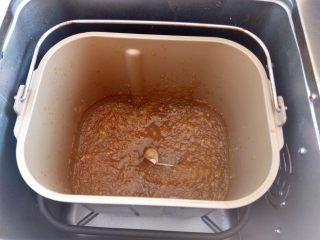 8、自制苹果酱,面包机加热25分钟后，加入60克麦芽糖，如果没有麦芽糖可以省略