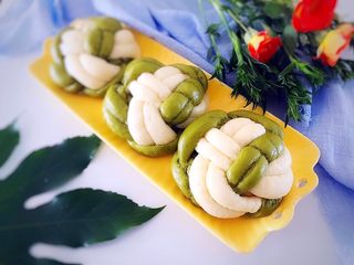 20、即方便又快捷~一次发酵双色绣球馒头,好了，美美的摆拍一下，就可以享用啦！