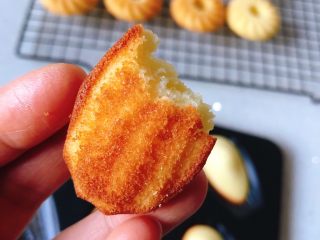 8、柠檬味小蛋糕,好香，忍不住吃了1个mini的????