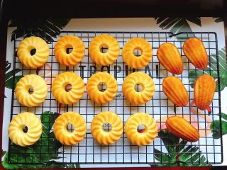 9、柠檬味小蛋糕,高颜值的甜甜圈的小蛋糕就做好了