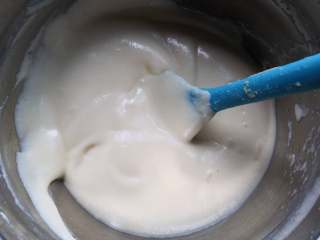 9、空气感轻乳酪蛋糕,搅拌均匀