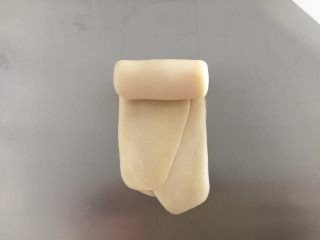 13、蛋黄酥,从上往下卷好