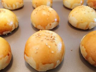 24、蛋黄酥,出炉了哦！