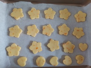 17、香橙????曲奇饼干,用模具压成自己喜欢的形状