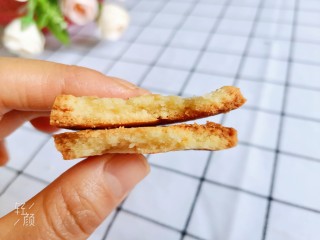 21、香橙????曲奇饼干,上面橙子酸甜软糯,下面饼干香酥可口