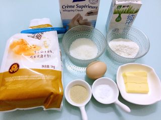 1、奶油面包,准备好材料
