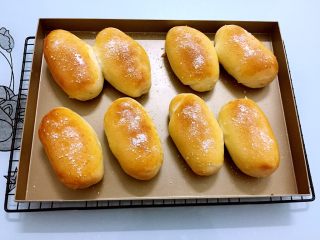 18、奶油面包,烤好取出晾凉