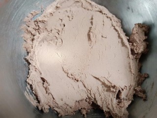 9、午后甜品~可可曲奇,用橡皮刮刀把面粉和黄油拌匀,成为曲奇面糊。