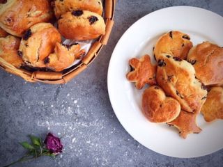 9、黑提司康,建议用大一点的模具，这样成品的形状会比较清晰。